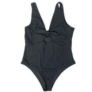 B9- Women’s 1X (fits more of a 12/14) Black One Piece Swimsuit